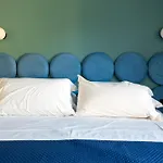 Relais Mirage - De Vivo Realty