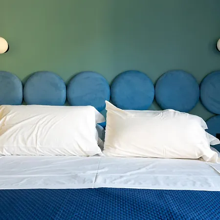 Relais Mirage - De Vivo Realty