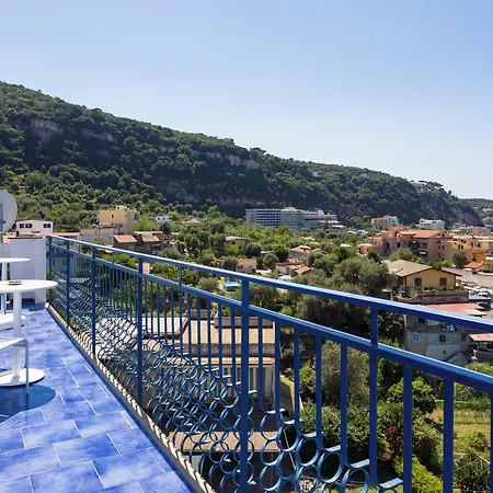 De Vivo Realty - Relais Mirage Apartmán *