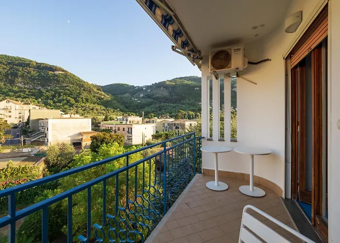 Relais Mirage - De Vivo Realty *