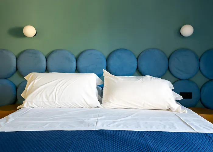 Relais Mirage - De Vivo Realty